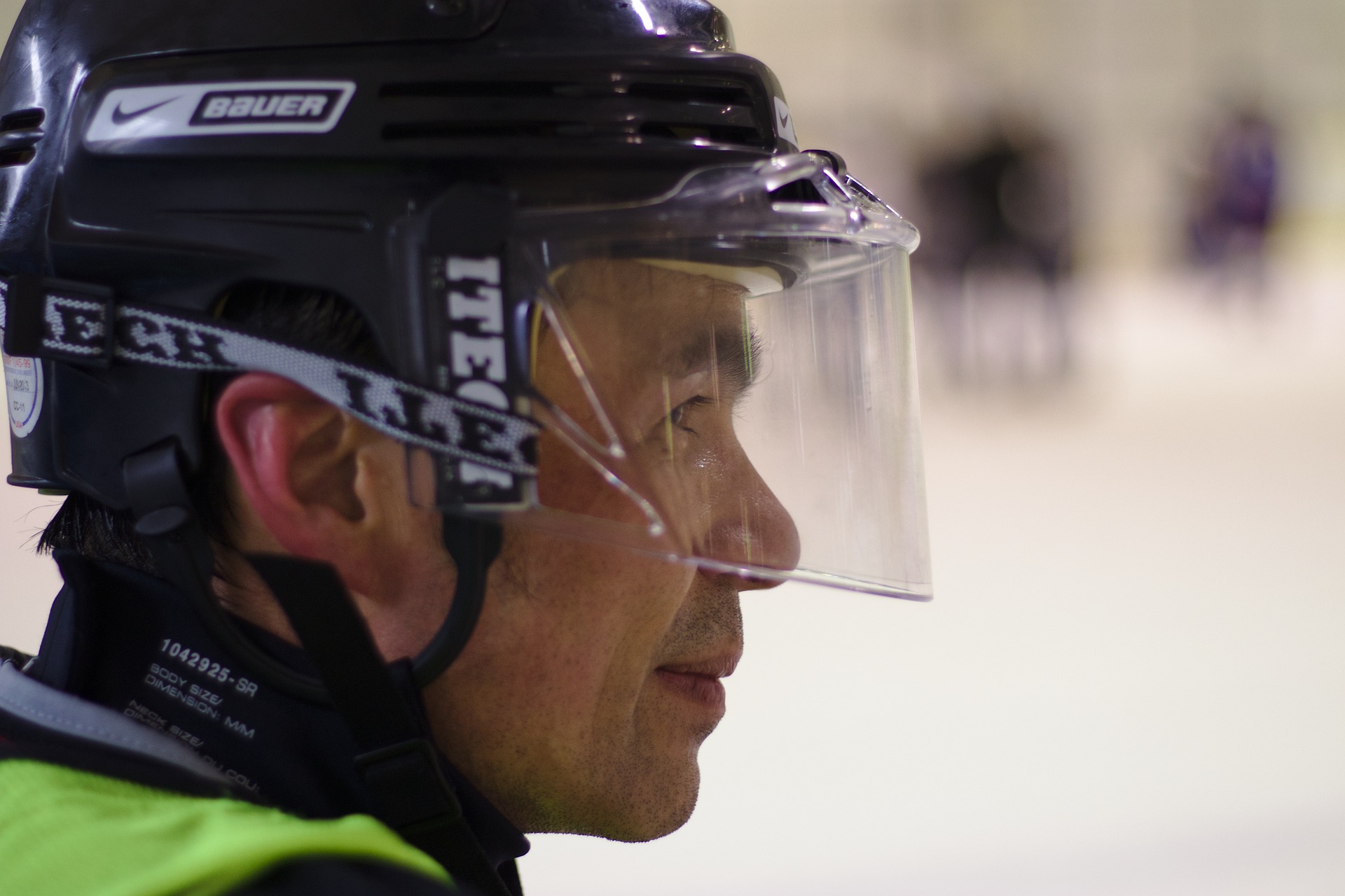 Hockey visors from Canada to us